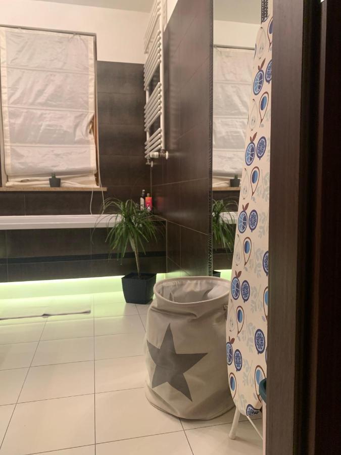 Uroczy Apartament W Centrum Miasta Stettin Exterior foto