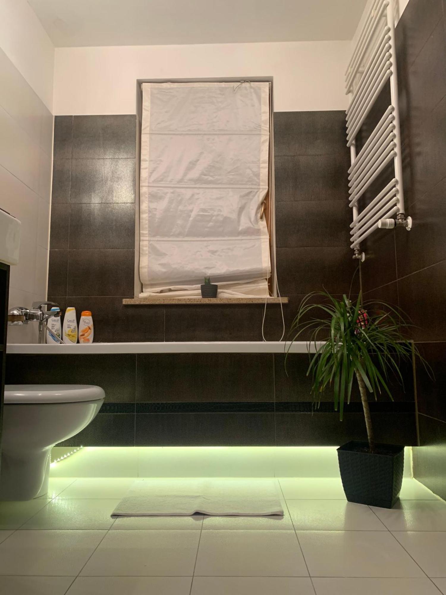 Uroczy Apartament W Centrum Miasta Stettin Exterior foto